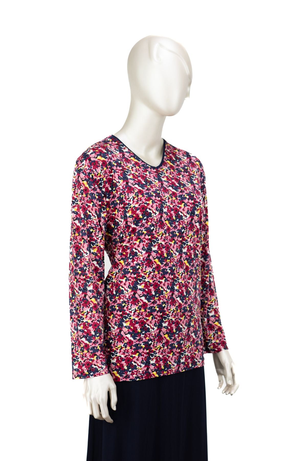 Kadın Turlu Viskon Penye Kumaş Anne Bluz Karanfil Desenli Hafif V Yaka Tam Kalıp Likralı